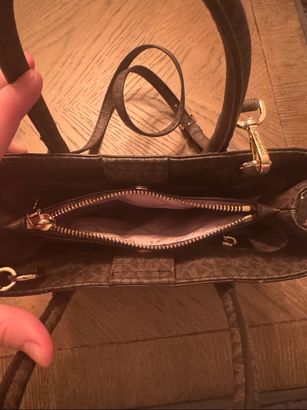 Michael Kors Austin Medium Pebbled Leather Messenger Bag - Picture 9 of 12